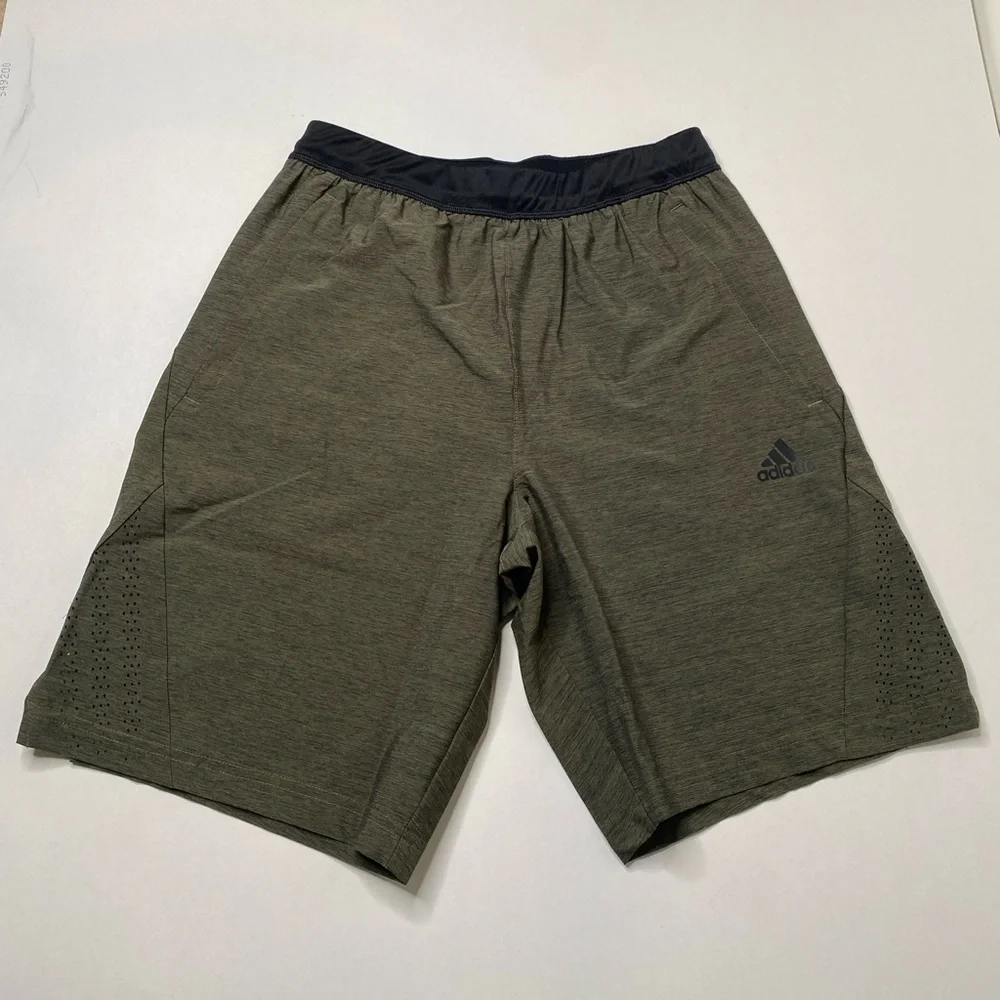 VRST Men's 8” green shorts SIZE small men NWT